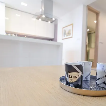 Luna Deluxe & Free Parking Apartman *